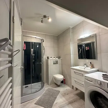 Amazing Hyper Central Flat-