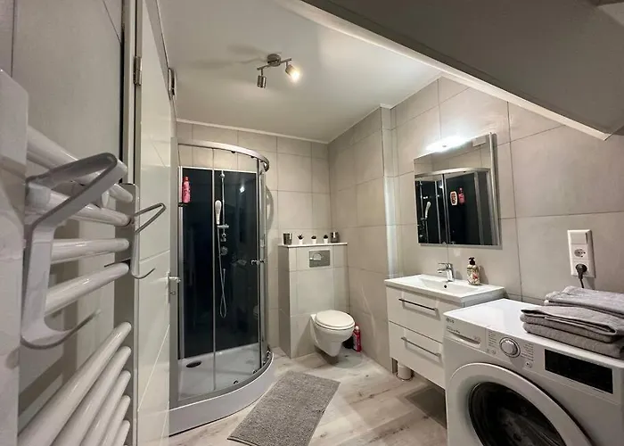 Amazing Hyper Central Flat-